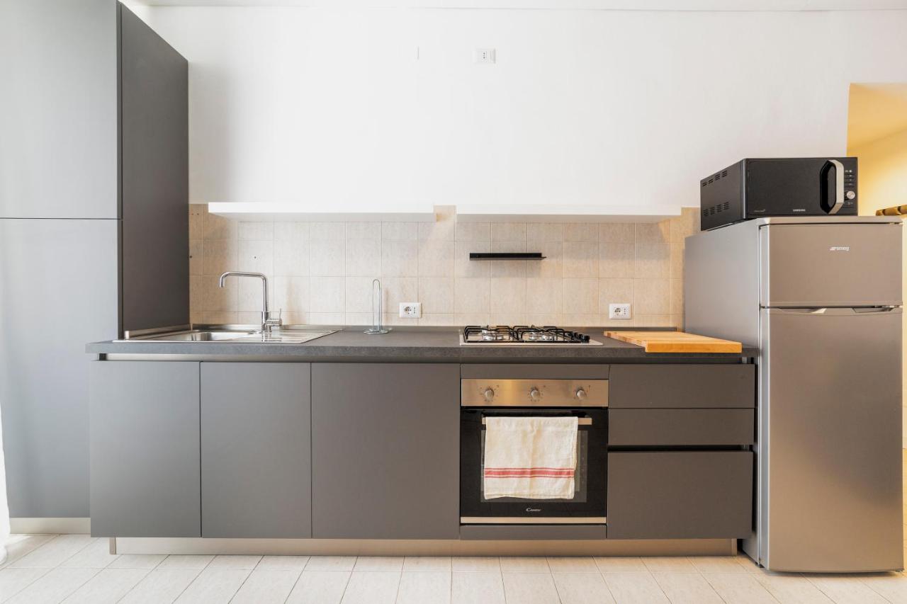 Roomy Apartment Close To Subway M5! Milano Eksteriør billede