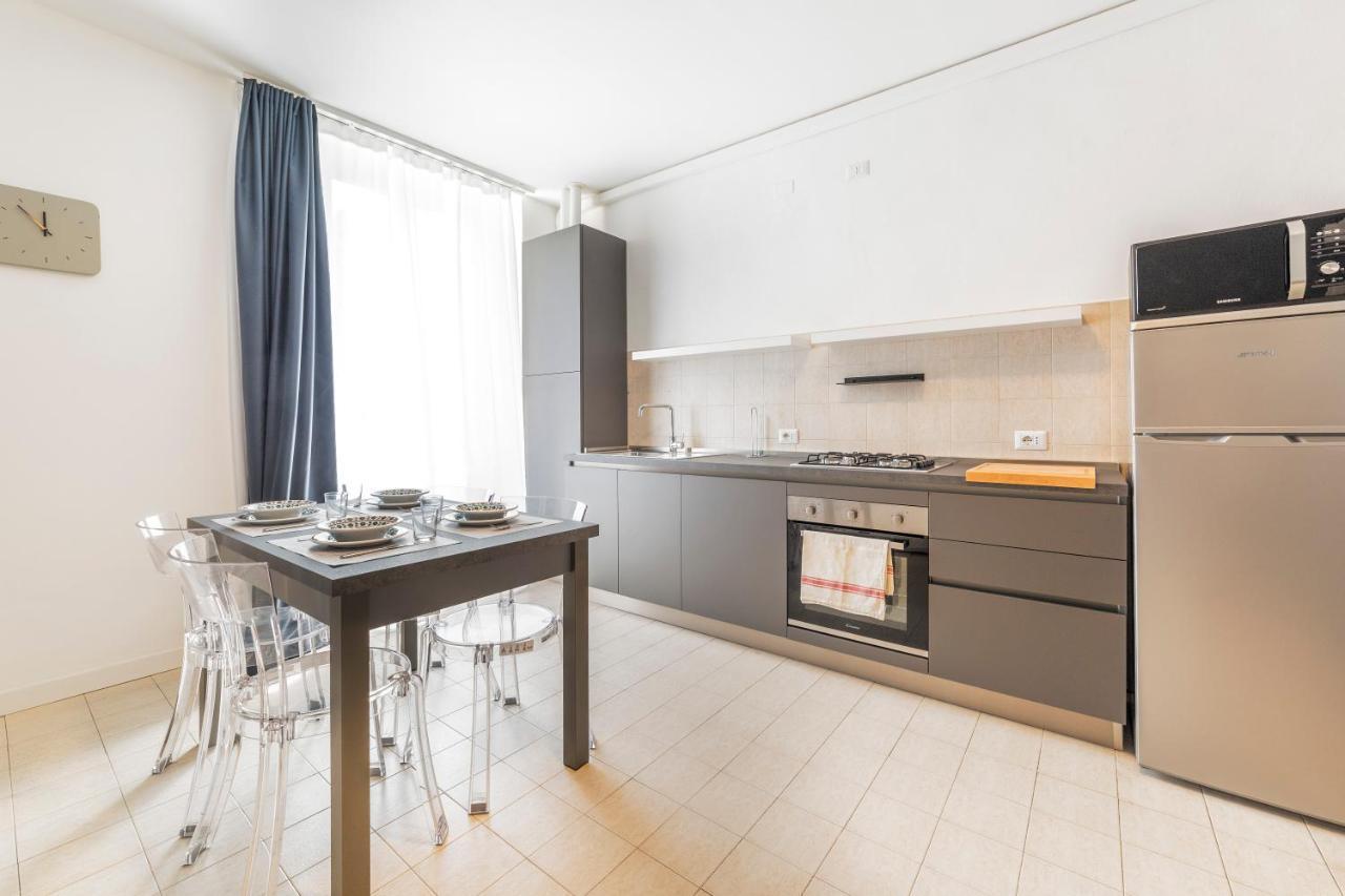 Roomy Apartment Close To Subway M5! Milano Eksteriør billede